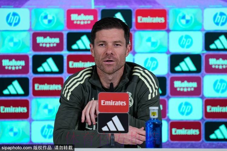 卡西:不解为何批评阿隆索 皇马西甲榜首欧冠前八 卡西:不解为何批评阿隆索 皇马西甲榜首欧冠前八